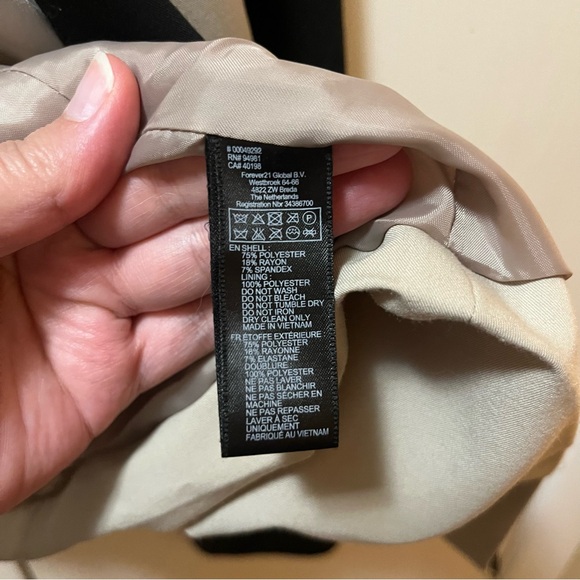 Beige & Black Forever 21 Blazer with Pockets & 1 Button, Size 3X - Picture 5 of 9